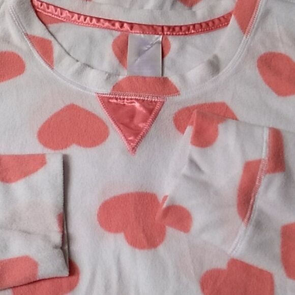 Secret Treasures fuzzy pink heart sleepwear top - Picture 1 of 7